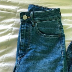 High waisted blue skinny jeans 💙